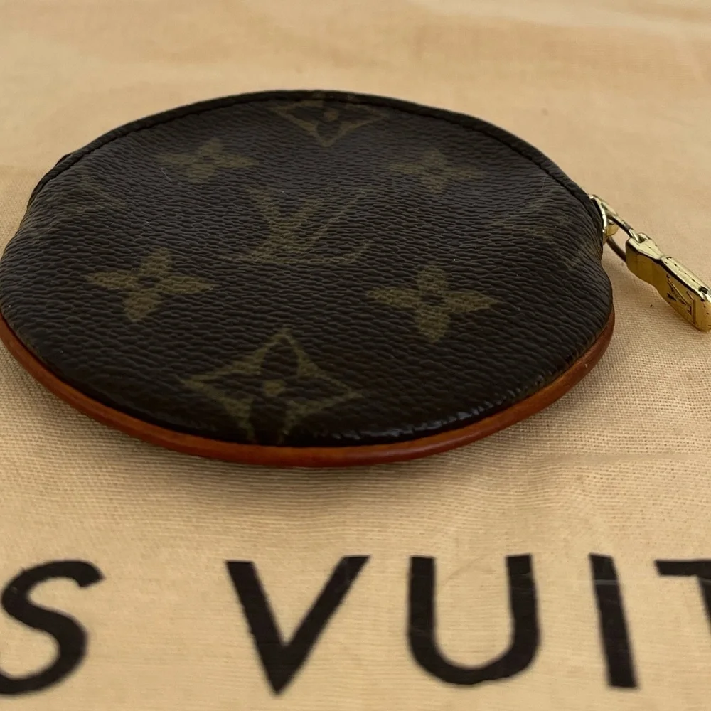 Louis Vuitton Monogram Round Coin AirPod Pouch Unisex EUC 2007 France